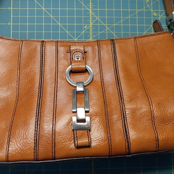 Etienne Aigner Tan Leather Zipper Top Silver tone Metal Shoulder Bag Cottagecore - Picture 2 of 13